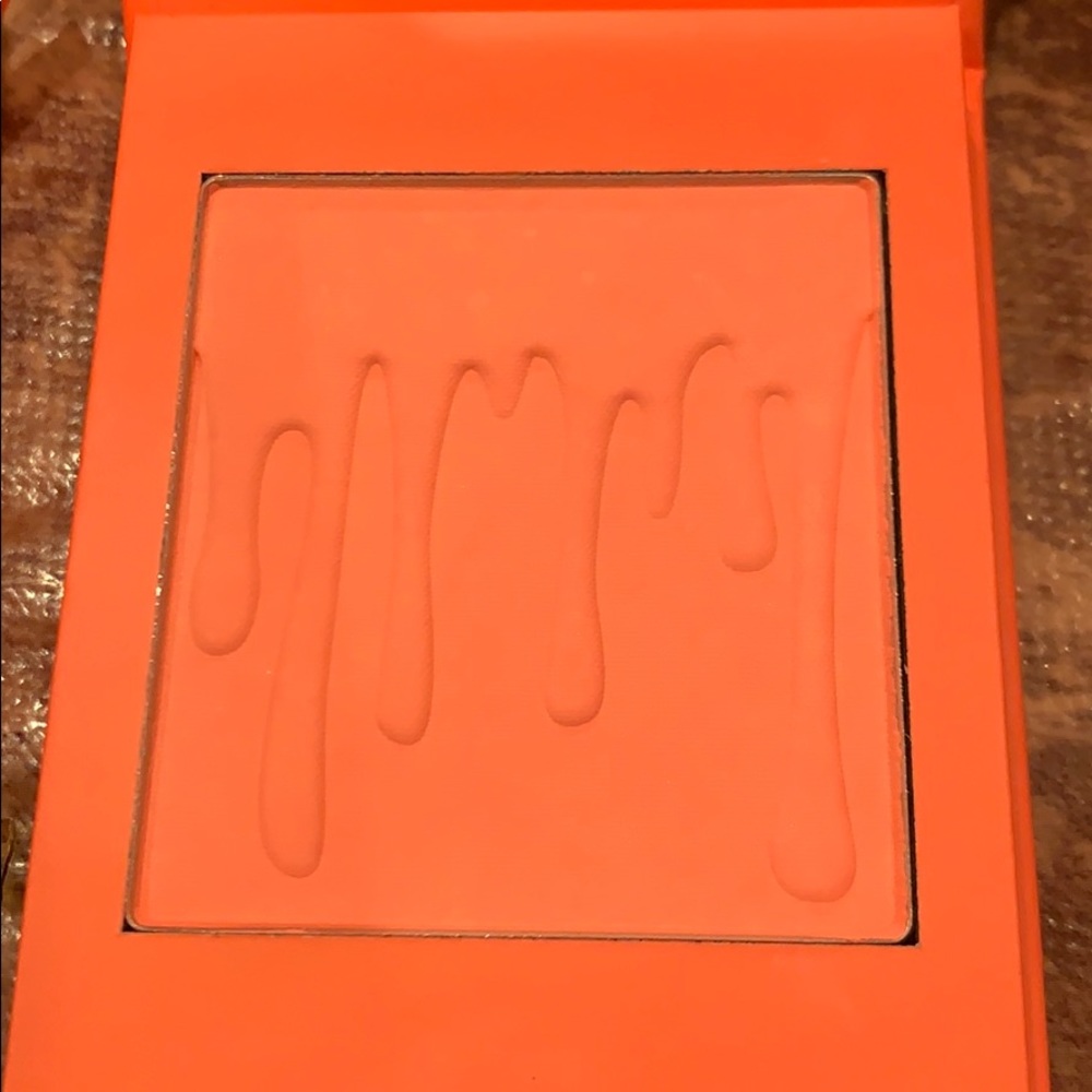 Kylie Cosmetics blush powder hot and bothered NWT - Picture 3 of 6